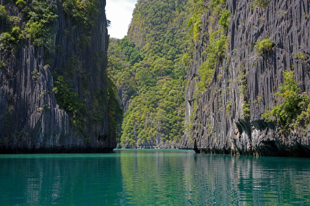 Kayaking into the Big Lagoon between the karst walls