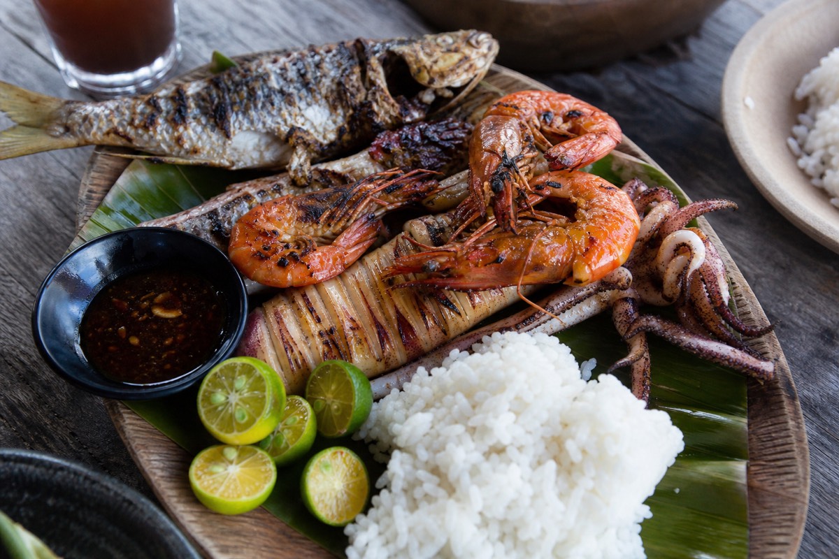 Fresh seafood at an El Nido beachfront restaurant