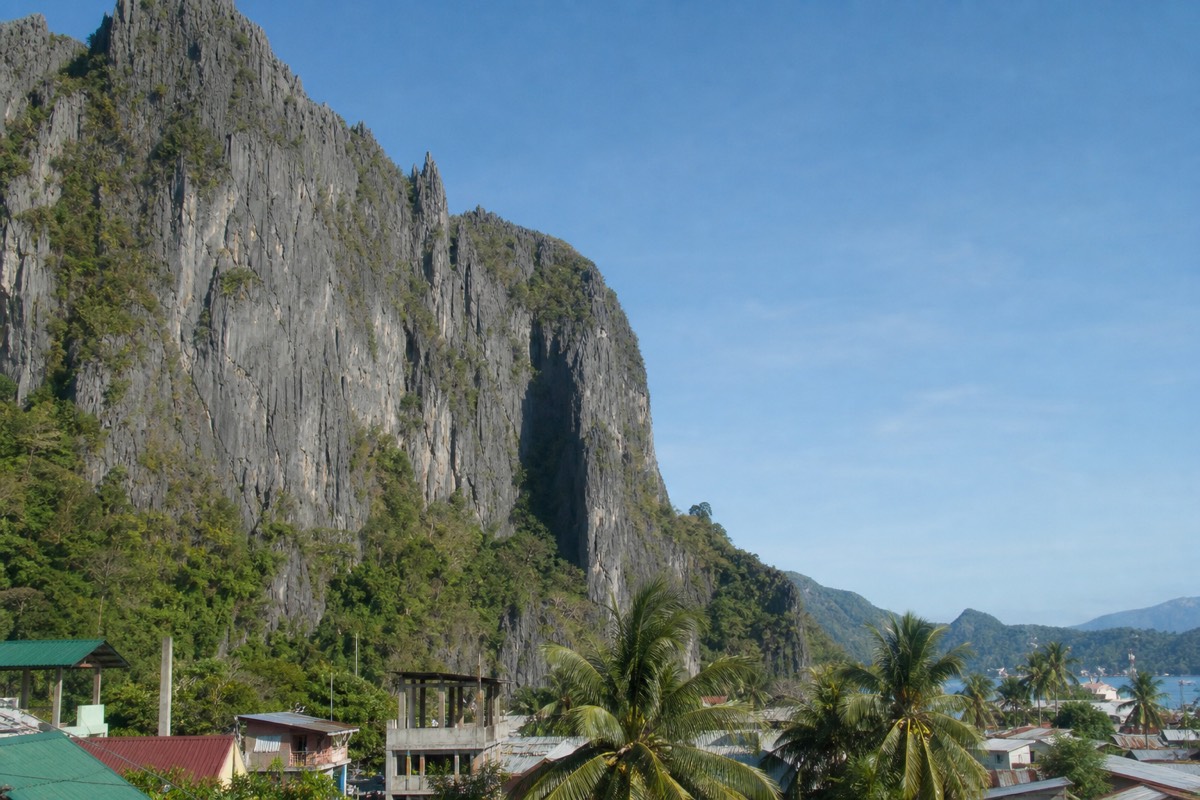 The limestone Taraw Cliff rising over El Nido town