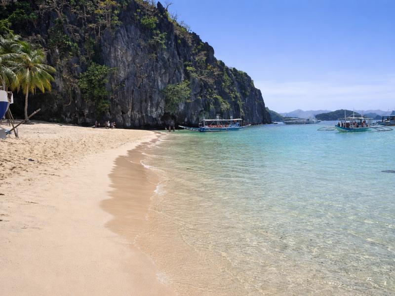 El Nido Tour D: Cadlao Lagoon, Paradise Beach & Buffet Lunch Included