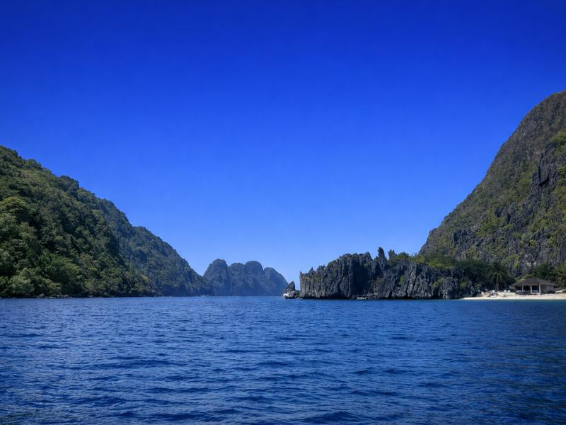 Private El Nido Tour C: Helicopter Island, Secret Beach & Private Buffet Lunch